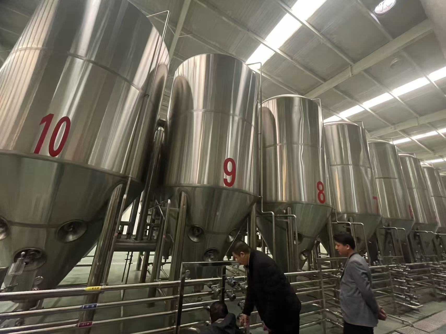 东源精酿啤酒设备厂—平面布置、设备设计、制造、调试、培训等一条龙服务