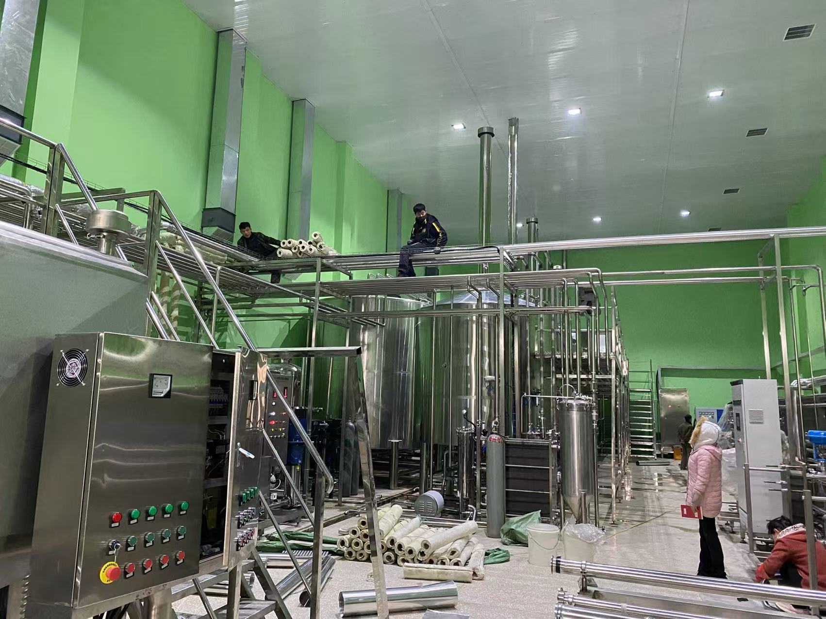 东源精酿啤酒设备厂—精酿啤酒设备制造:传承工艺与创新科技的交融